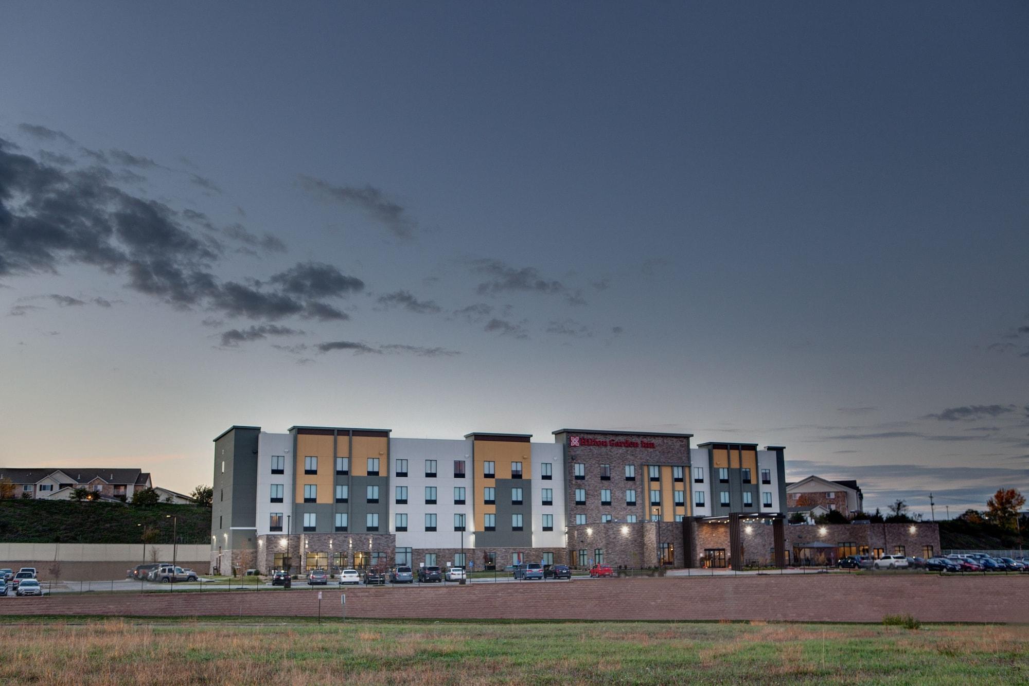Hilton Garden Inn Topeka Exterior foto