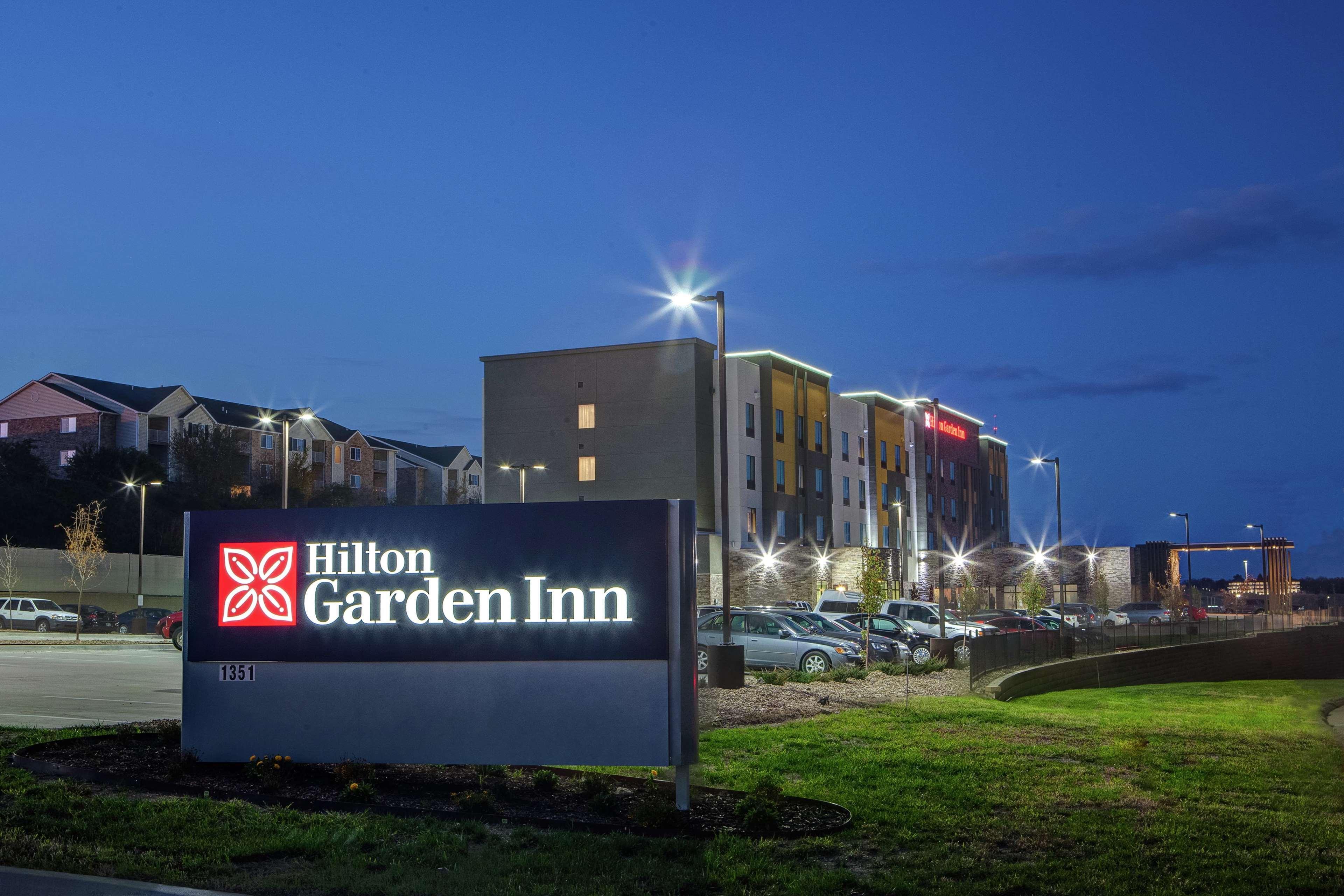 Hilton Garden Inn Topeka Exterior foto